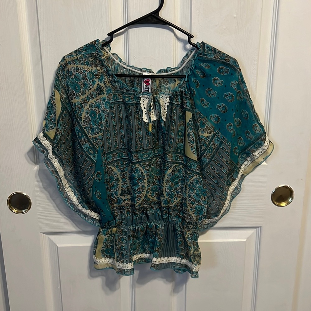 Medium kids Kohls blouse.